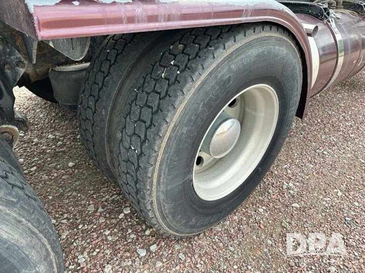 peterbilt-379-image-13