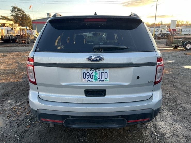 2015-ford-explorer-image-5