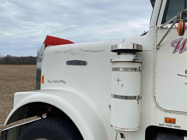 1987-freightliner-day-cab-semi-tractor-image-16