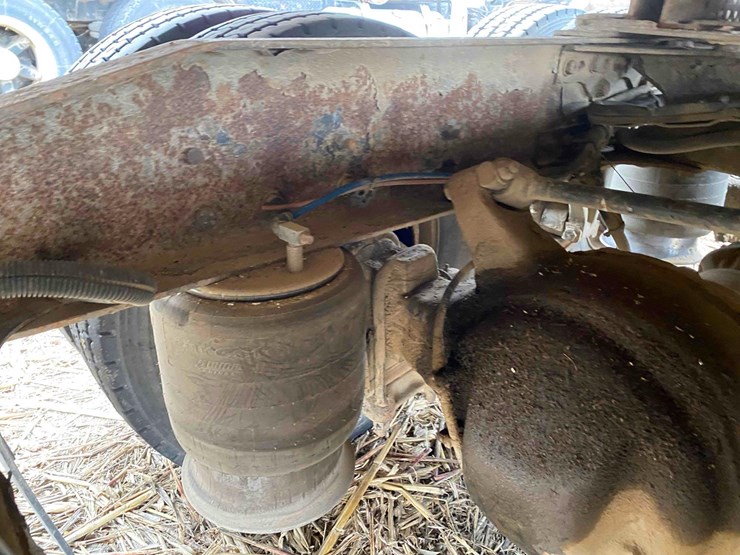 2007-freightliner-day-cab-semi-tractor-image-45