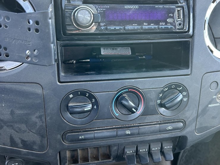 ford-f350-xlt-image-13