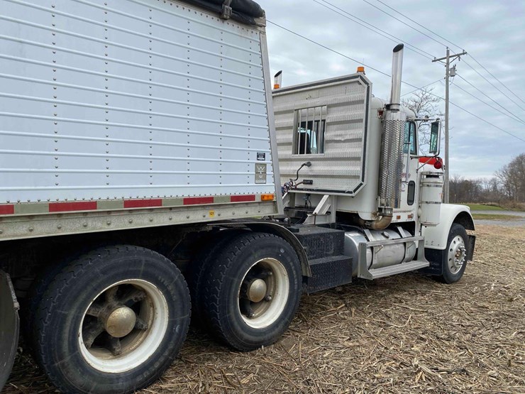 1987-freightliner-day-cab-semi-tractor-image-4
