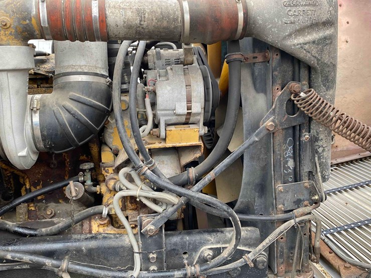 1987-freightliner-day-cab-semi-tractor-image-32