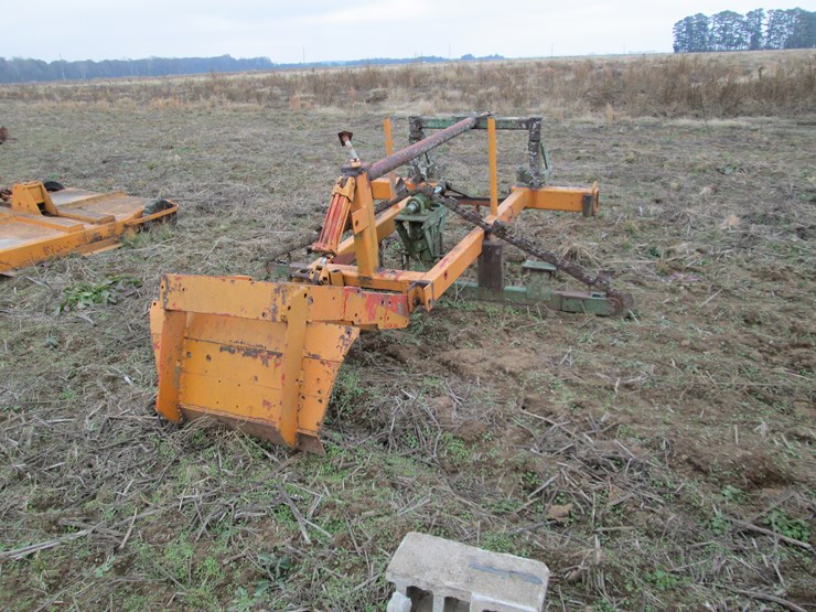 #35320-•-levee-gate-trencher-image-3