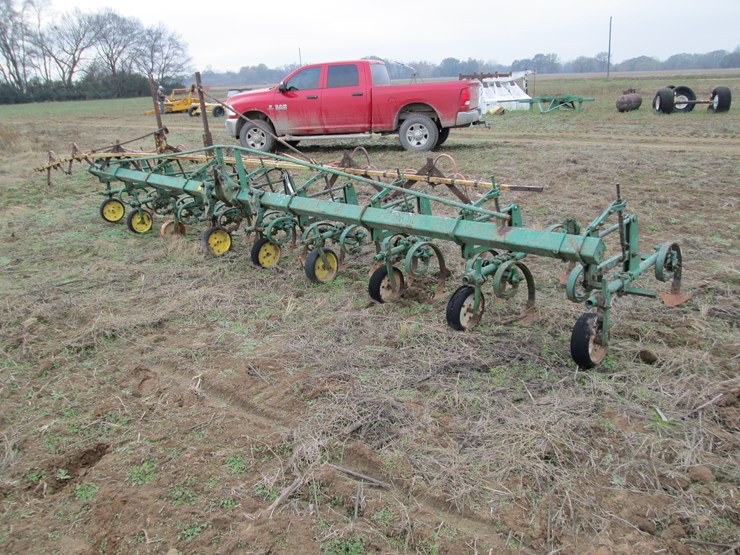 john-deere-8-image-1