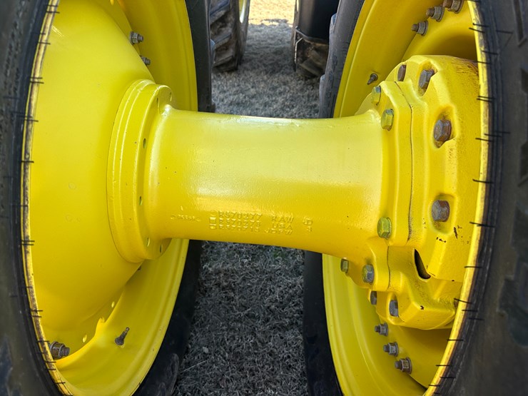 2021-john-deere-370-image-23