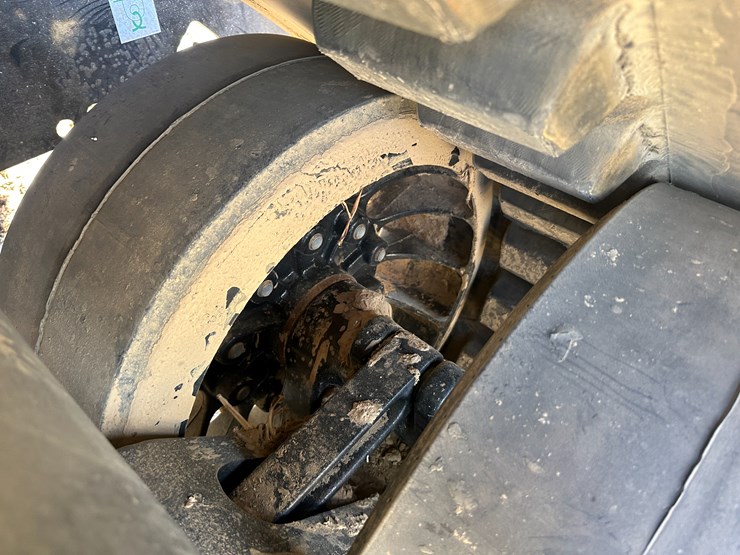 #35562-•-2023-case-470-track-tractor-image-29