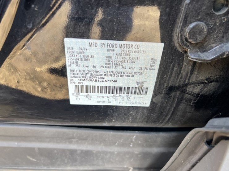 2020-ford-explorer-image-21