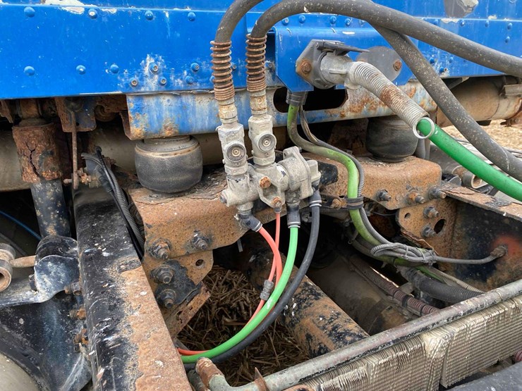 2007-freightliner-day-cab-semi-tractor-image-34