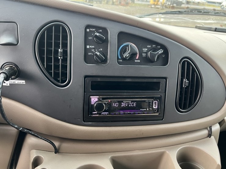 2004-ford-e350-xlt-sd-image-25