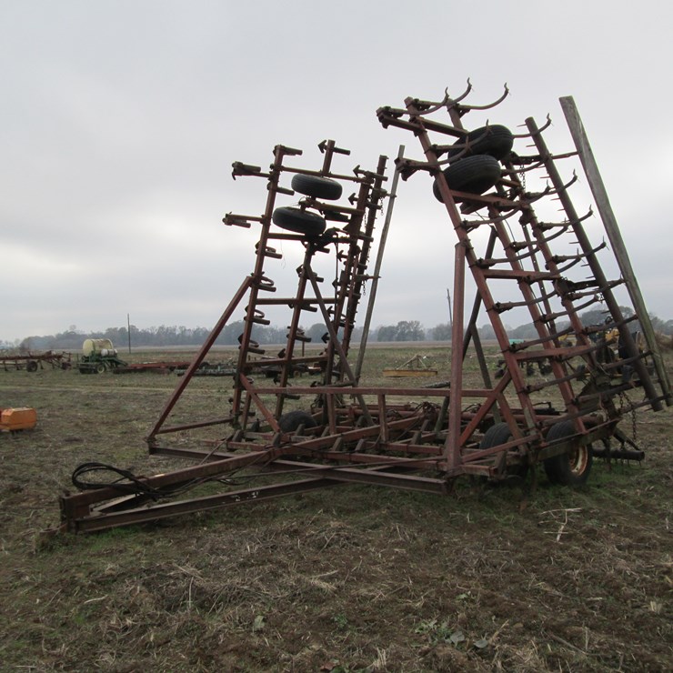 #35322 • Hiniker 1640 40' Field Cultivator