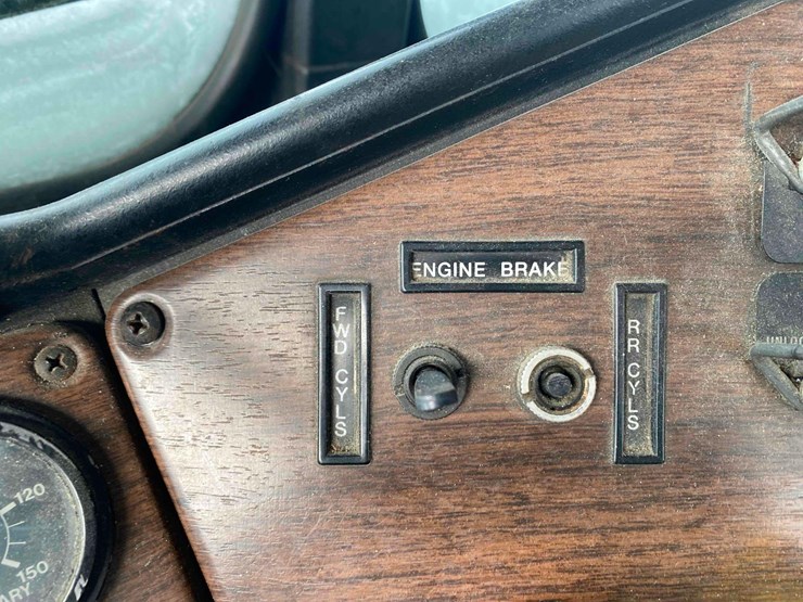 1987-freightliner-day-cab-semi-tractor-image-63