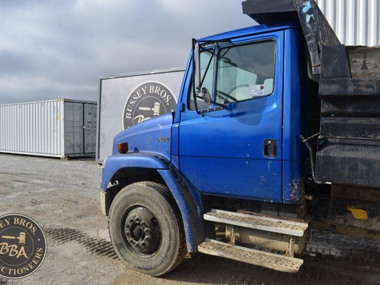 freightliner-fl70-image-16