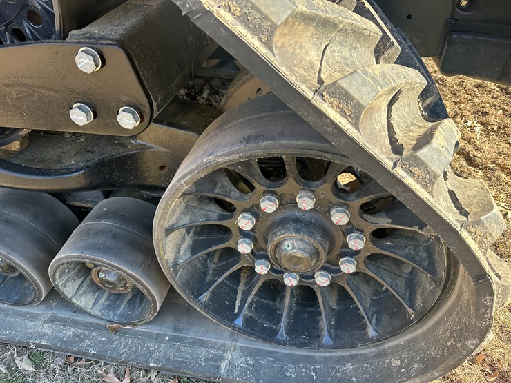 #35562-•-2023-case-470-track-tractor-image-24