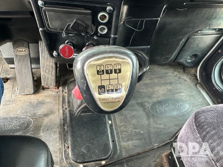 peterbilt-379-image-21