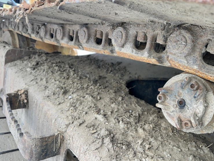 caterpillar-e120b-image-16