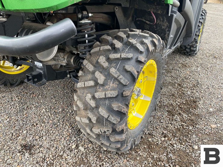 2021-john-deere-gator-image-21