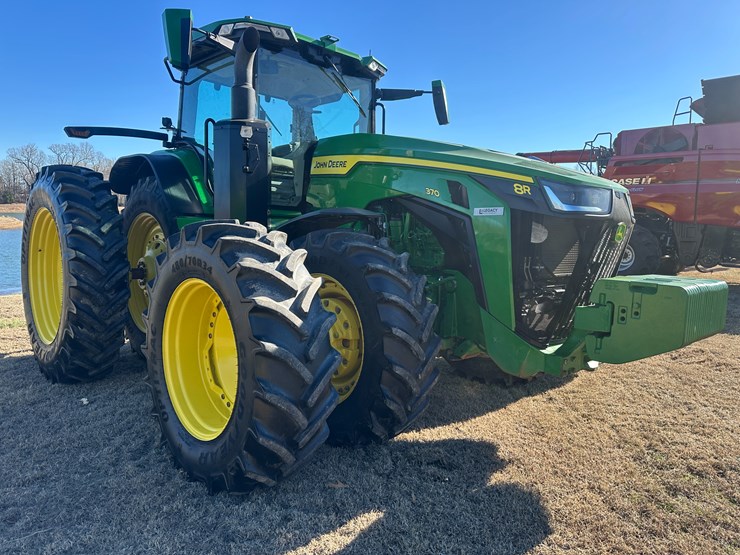 2021-john-deere-370-image-2