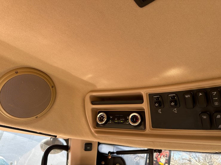 #35562-•-2023-case-470-track-tractor-image-98