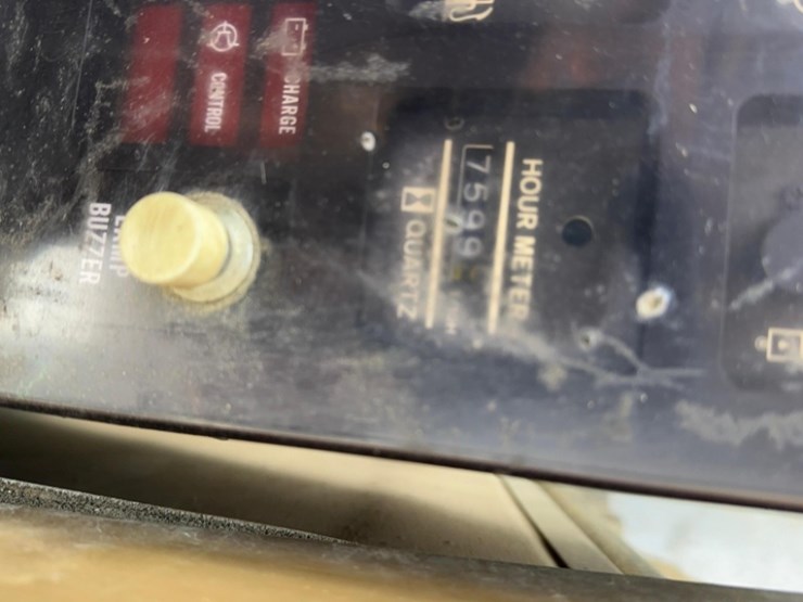 caterpillar-e120b-image-33