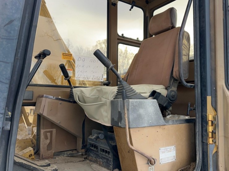 caterpillar-e120b-image-32