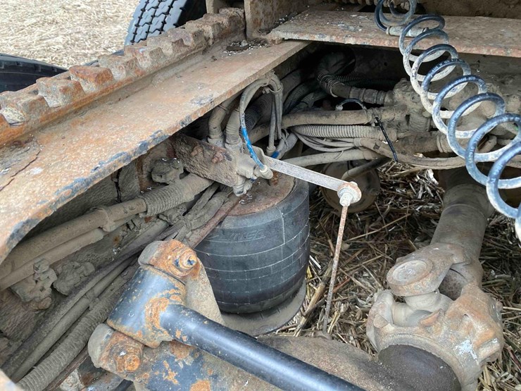 2007-freightliner-day-cab-semi-tractor-image-32