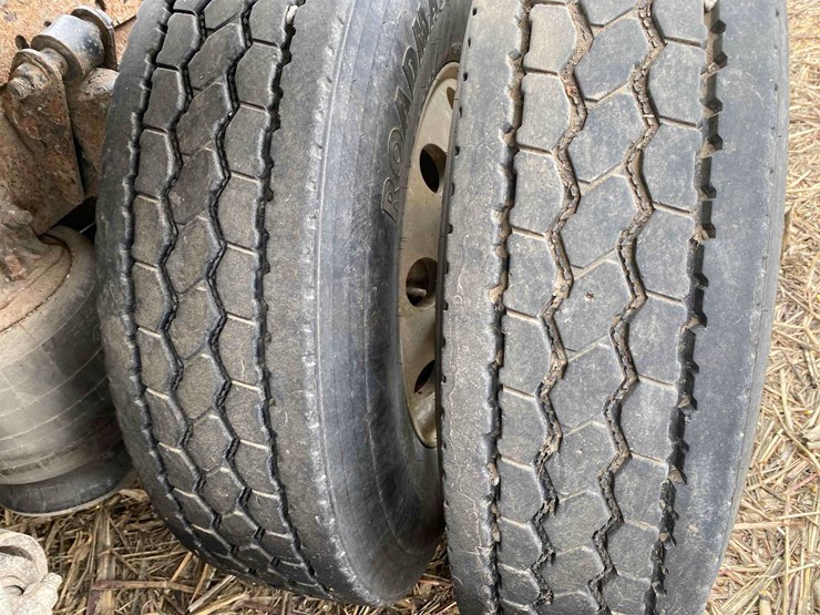 2007-freightliner-day-cab-semi-tractor-image-47