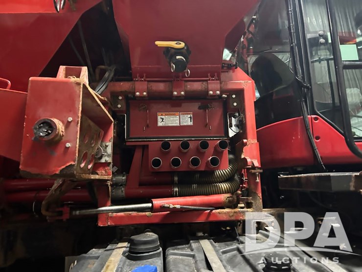 case-ih-810-image-15