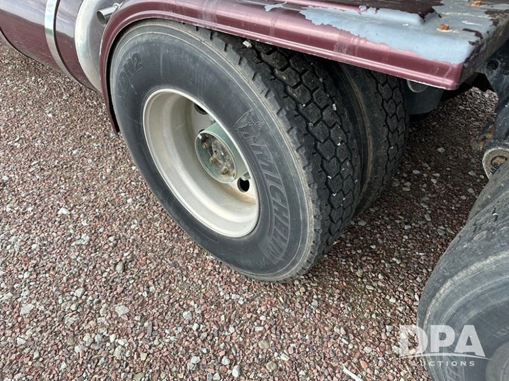 peterbilt-379-image-15