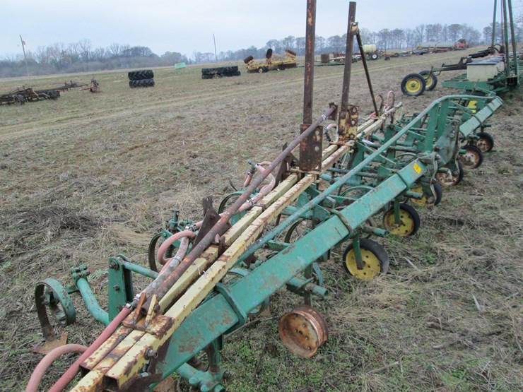john-deere-8-image-9