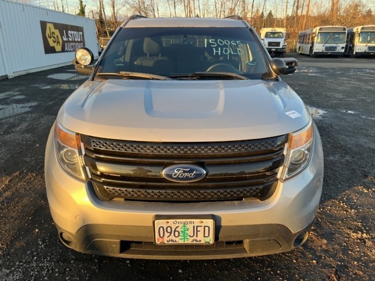 2015-ford-explorer-image-8