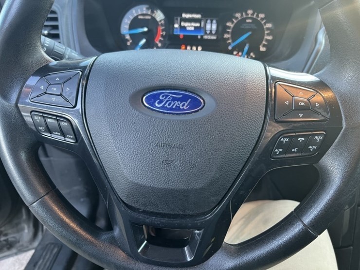 2017-ford-explorer-image-26