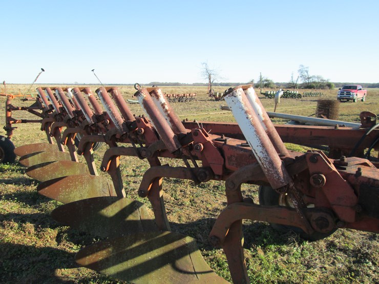 international-700-image-4