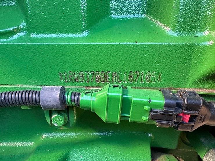 2021-john-deere-370-image-75