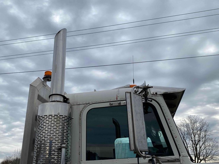 1987-freightliner-day-cab-semi-tractor-image-27