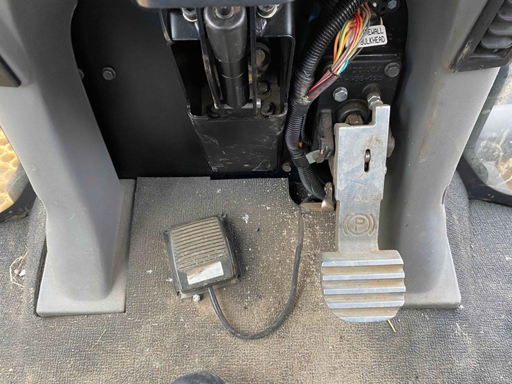 ro-gator-1184-sprayer-image-113