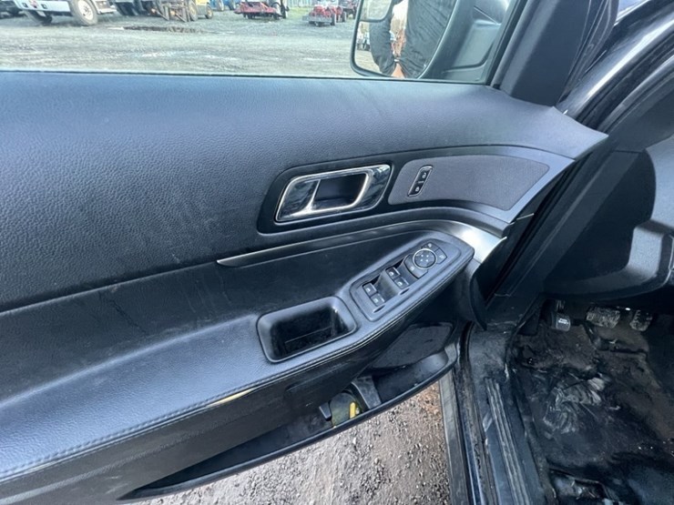 2017-ford-explorer-image-23