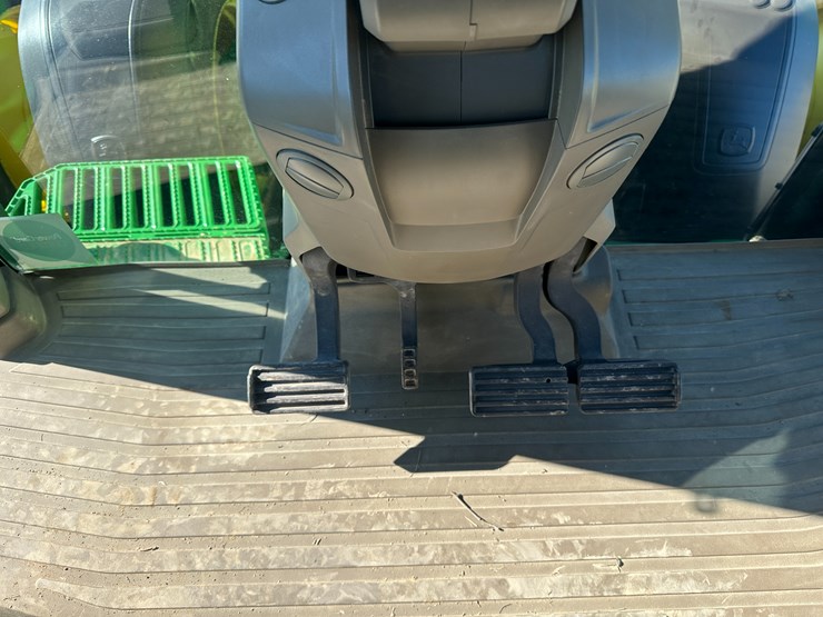 2021-john-deere-370-image-60