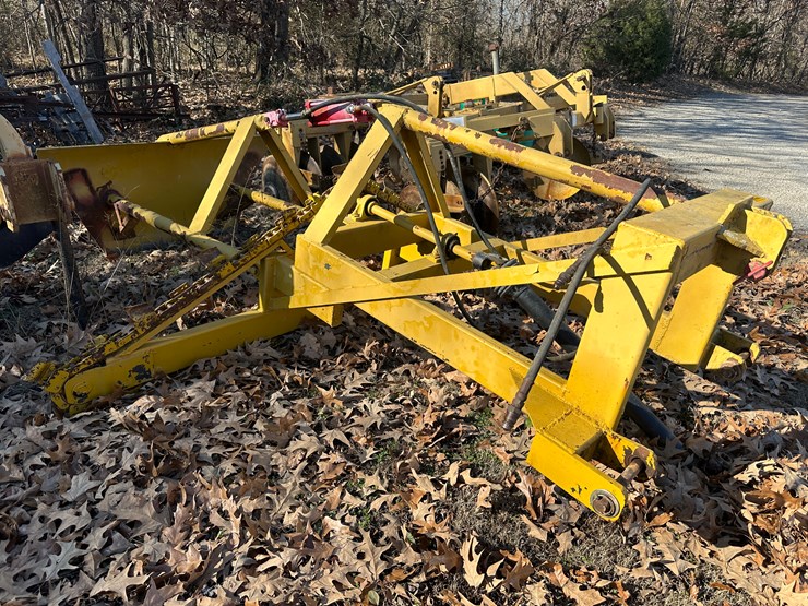 #35573-•-levee-trencher-image-2