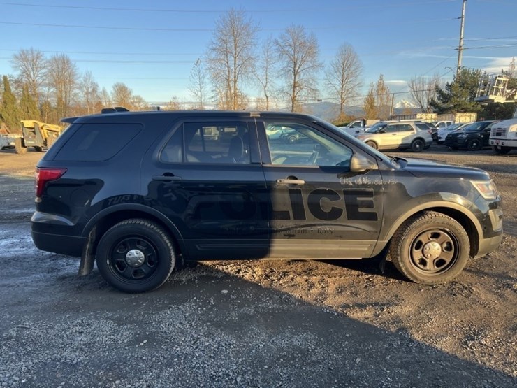 2017-ford-explorer-image-3