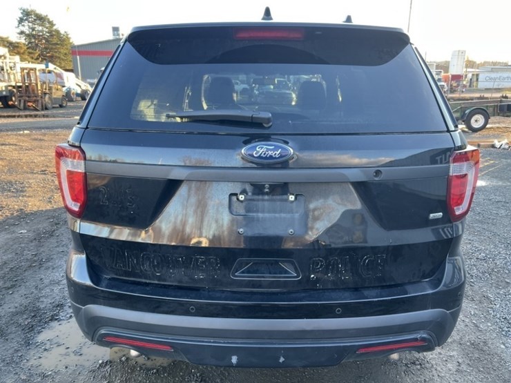 2017-ford-explorer-image-5