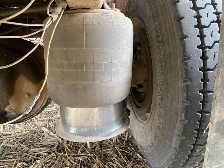 2007-freightliner-day-cab-semi-tractor-image-43