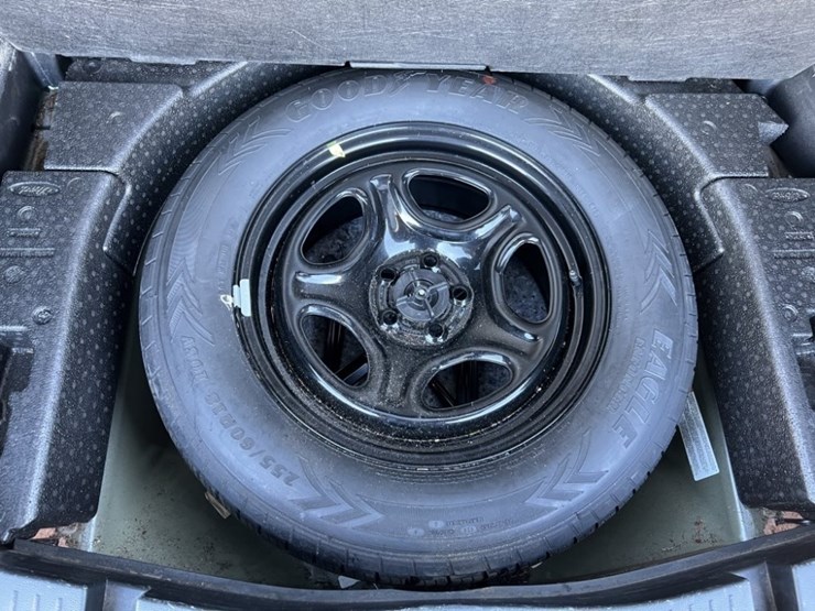 2020-ford-explorer-image-15