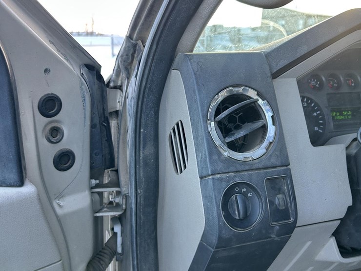 ford-f350-xlt-image-19