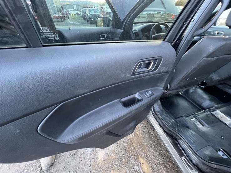 2017-ford-explorer-image-21