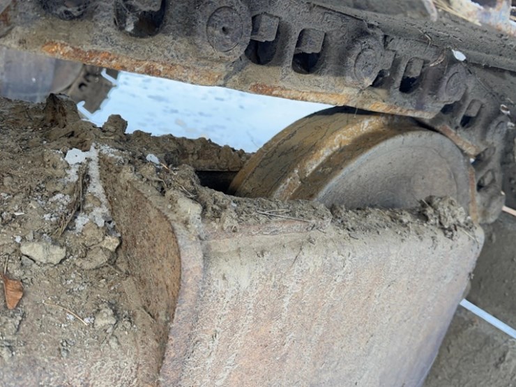 caterpillar-e120b-image-30