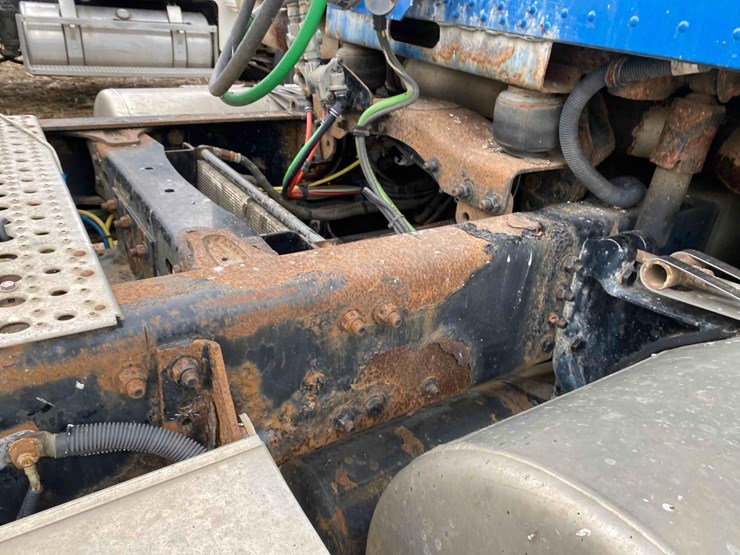 2007-freightliner-day-cab-semi-tractor-image-19