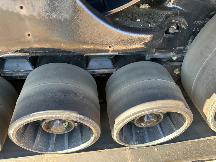 #35562-•-2023-case-470-track-tractor-image-10