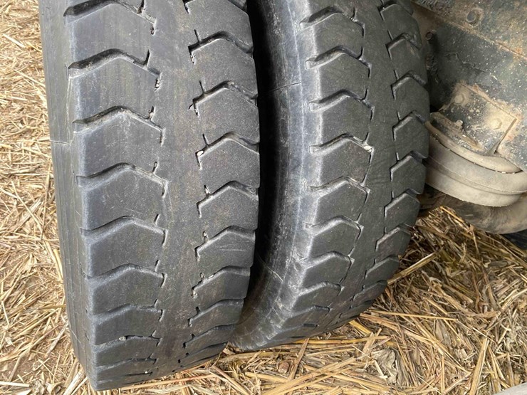 1987-freightliner-day-cab-semi-tractor-image-47