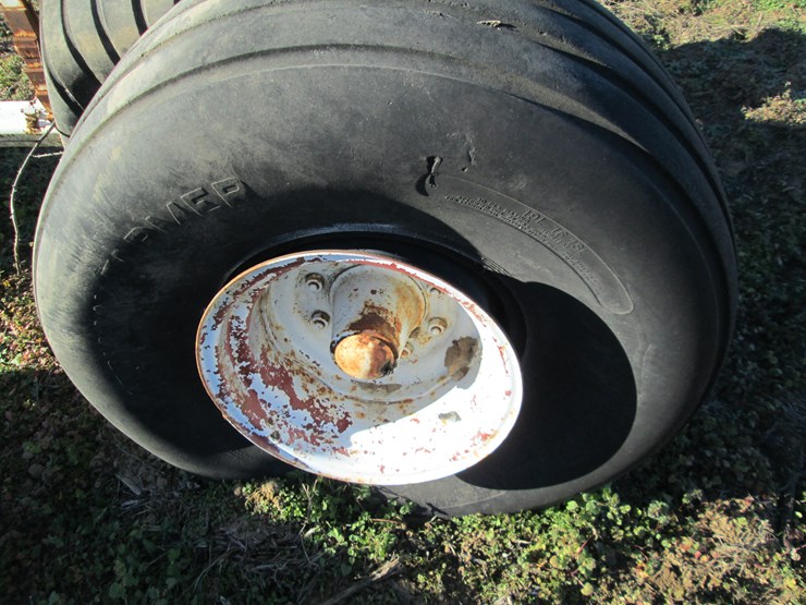 #35332-•-lot-of-(2)-willmar-19l-16-fertilizer-buggy-axles-&-tires-image-6